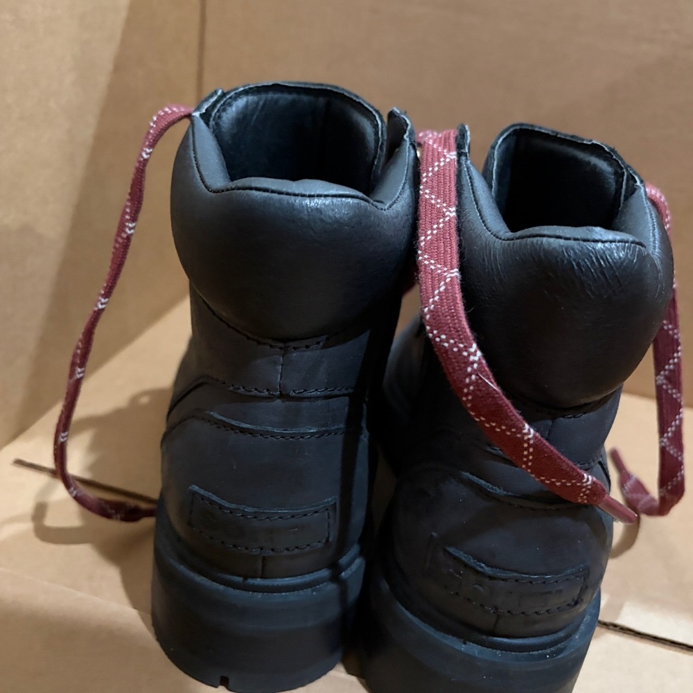 Black Sorel Boots with Red Laces sz 7.5 - Picture 4 of 11